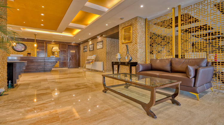 hotel palm spring common area