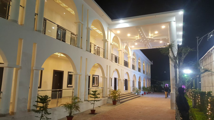 hotel shanvi landmark panna entrance
